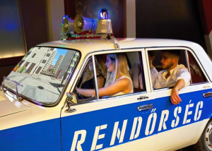 Retro ki&aacute;ll&iacute;t&aacute;s Budapesten: &eacute;ld &aacute;t a rendszerv&aacute;ltoz&aacute;s előtti &eacute;vtizedek h&eacute;tk&ouml;znapi hangulat&aacute;t!