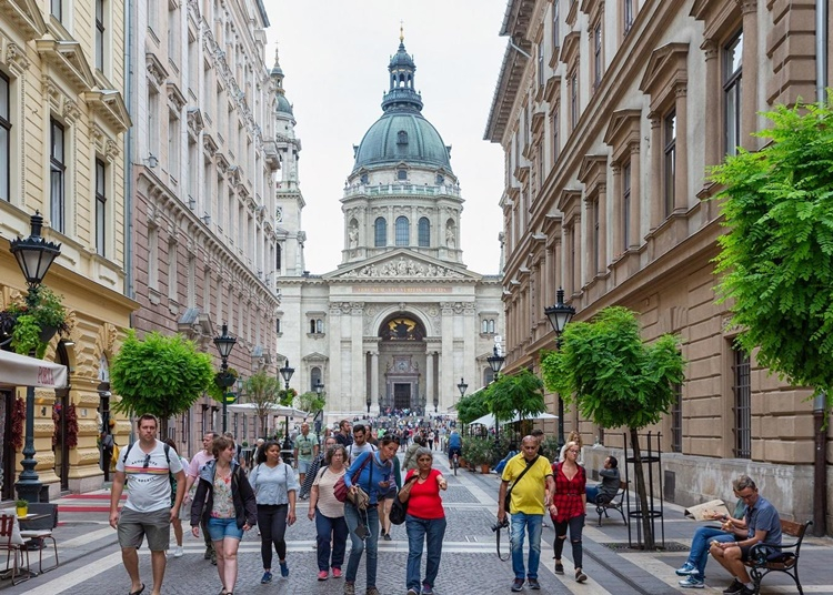 Óvatosan nyit Ausztria, elnapolták a turizmus újraindulását