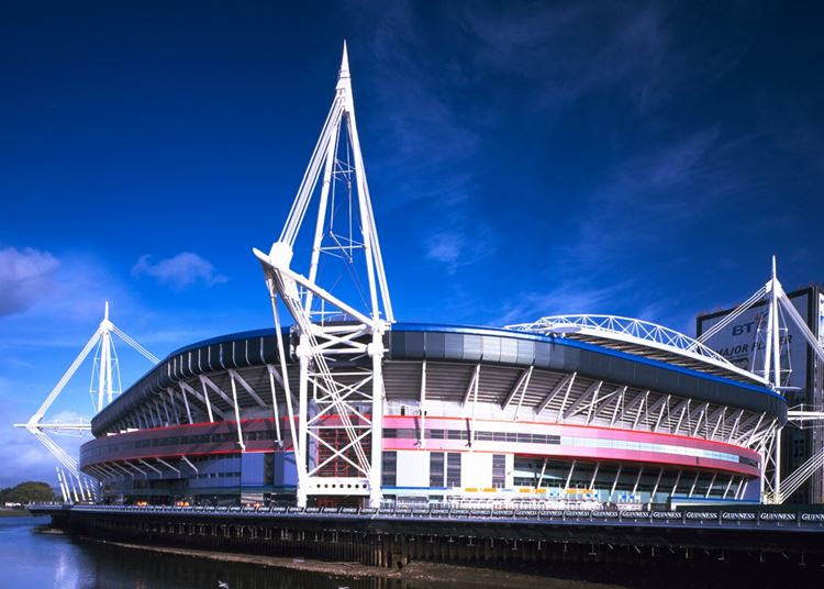 „Fesztiválépítők” segítségével alakítanak kórházzá egy stadiont Cardiffban