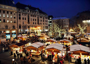 Lefújták a Vörösmarty téri karácsonyi vásárt