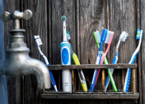 Eg&eacute;szs&eacute;g Vil&aacute;gnapja: meglepő &ouml;sszef&uuml;gg&eacute;s a sz&aacute;jhigi&eacute;nia &eacute;s a hossz&uacute; &eacute;let k&ouml;z&ouml;tt