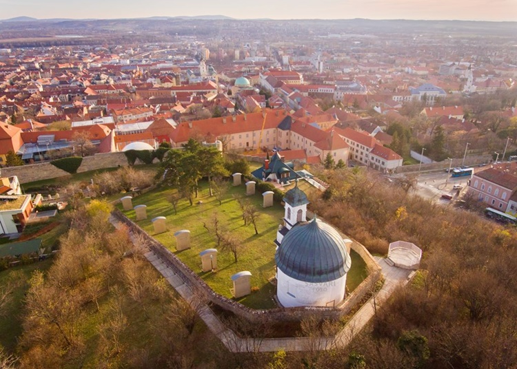 Völgybe igazított wellness hotel épül Pécs közelében