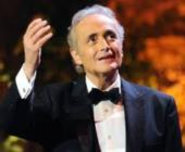 Kivételt tesz Budapesttel José Carreras