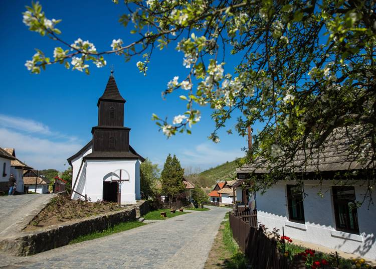 Azt kérik a helybéliek, senki ne menjen húsvétkor Hollókőre