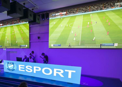 H&eacute;tv&eacute;g&eacute;n itt az első nagyszab&aacute;s&uacute;, hazai FIFA22-bajnoks&aacute;g