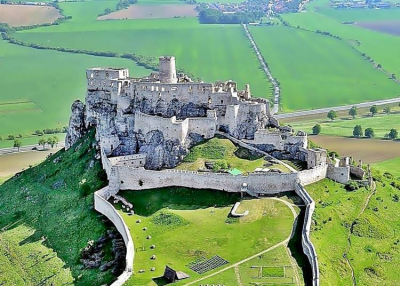 Applik&aacute;ci&oacute; seg&iacute;ti a magyar v&aacute;rak &eacute;s kast&eacute;lyok szerelmeseit