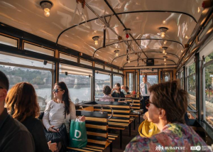 M&uacute;ltid&eacute;ző hangulat: nosztalgiaj&aacute;ratok Budapesten