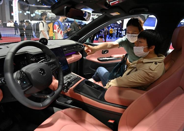 Elmoshatja a Pekingi Autószalont az újabb COVID-hullám
